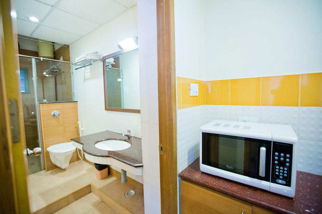 Malles Manotaa Chennai Exterior foto